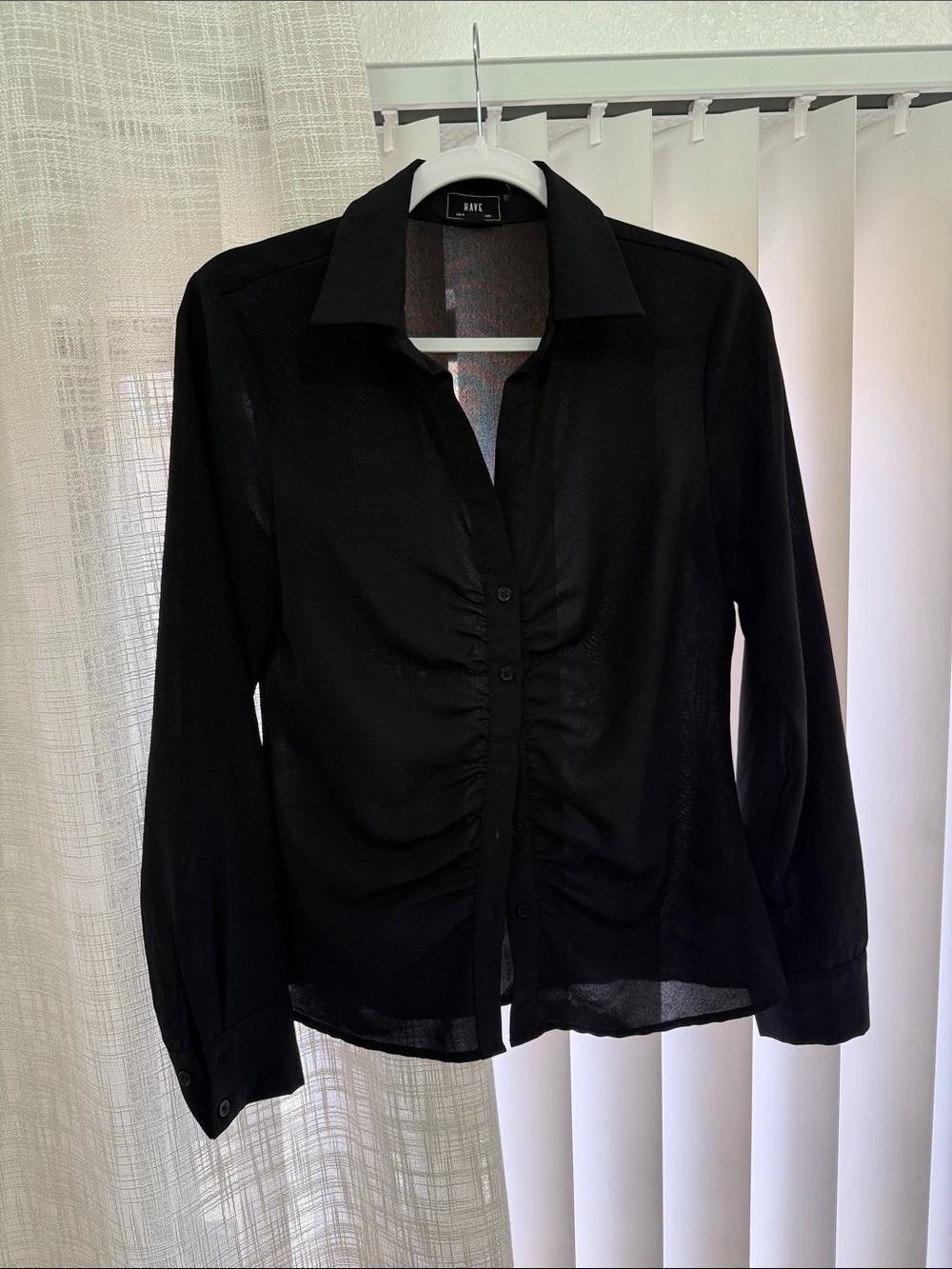 Have Black Ruched Button-Front Collared Long Sleeve Shirt